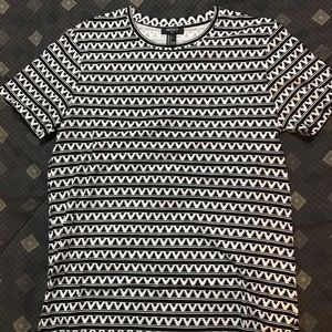 Black and white pattern tee